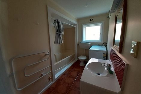 Photo of property in 216 Oriental Parade, Oriental Bay, Wellington, 6011