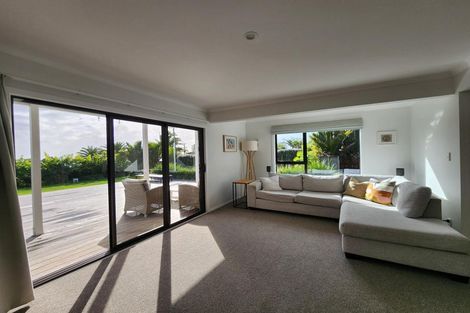 Photo of property in 136 Wairau Road, Oakura, New Plymouth, 4374