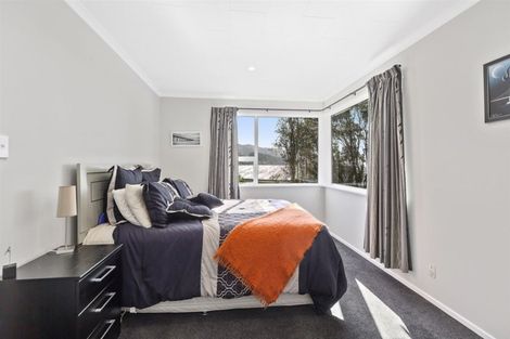 Photo of property in 6 Mayfair Place, Tawa, Wellington, 5028