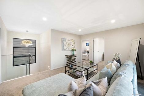 Photo of property in 152a Botany Road, Botany Downs, Auckland, 2010