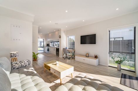 Photo of property in 5 Gloaming Lane, Wallaceville, Upper Hutt, 5018