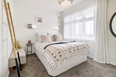 Photo of property in 59 Endeavour Street, Lyall Bay, Wellington, 6022