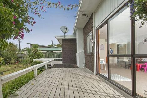 Photo of property in 21 Ranui Station Road, Ranui, Auckland, 0612
