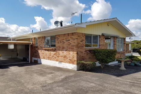 Photo of property in 2 Great South Road, Papakura, 2110