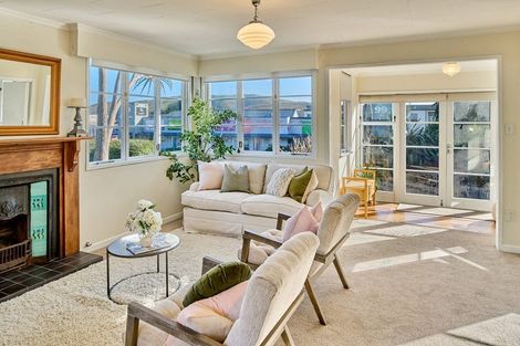 Photo of property in 128 Mana Esplanade, Paremata, Porirua, 5026