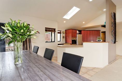 Photo of property in 27 Chamari Close, Titirangi, Auckland, 0604