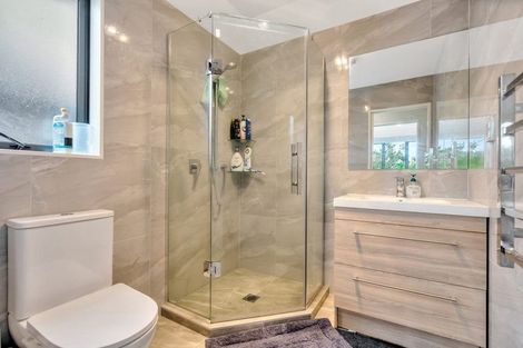 Photo of property in 9d Kingdale Road, Henderson, Auckland, 0610