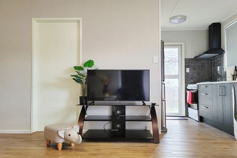 Photo of property in 4 Beverley Road, Stanmore Bay, Whangaparaoa, 0932