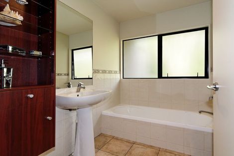 Photo of property in 27 Chamari Close, Titirangi, Auckland, 0604