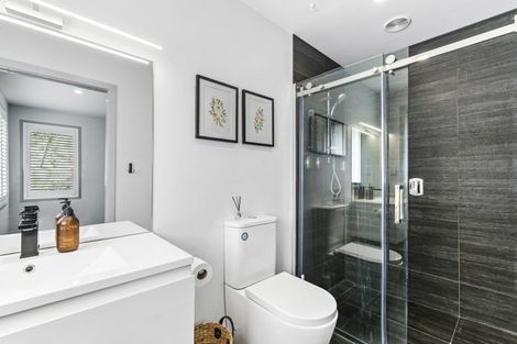 Photo of property in 9 Frederick Place, Whalers Gate, New Plymouth, 4310