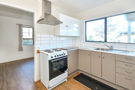 Photo of property in 2/17 Anglers Way, Wattle Downs, Auckland, 2102