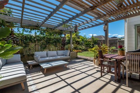 Photo of property in 2/13 Montgomery Avenue, Belmont, Auckland, 0622