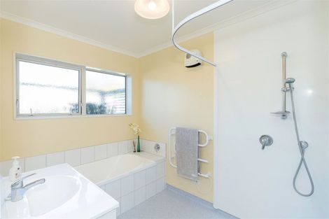 Photo of property in 98 Regent Drive, Paraparaumu Beach, Paraparaumu, 5032
