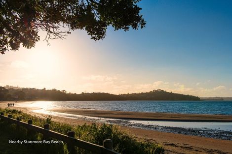 Photo of property in 25 Whenuateitei Crescent, Stanmore Bay, 0932