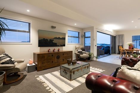 Photo of property in 18 Makura Drive, Papamoa Beach, Papamoa, 3118