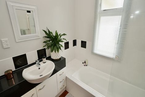 Photo of property in 43 College Street, Awapuni, Palmerston North, 4412
