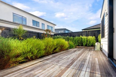 Photo of property in 21b Lumbarda Drive, Kumeu, 0810