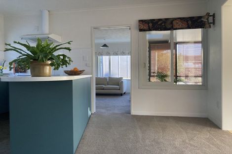 Photo of property in 10 Taupata Street, Redcliffs, Christchurch, 8081