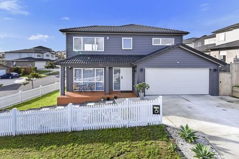Photo of property in 13 Kereru Rise, Papakura, 2110