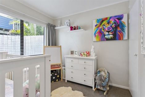 Photo of property in 10 Oreil Avenue, West Harbour, Auckland, 0618
