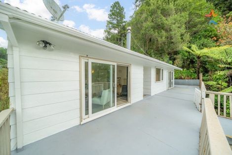 Photo of property in 102 Pinehaven Road, Pinehaven, Upper Hutt, 5019