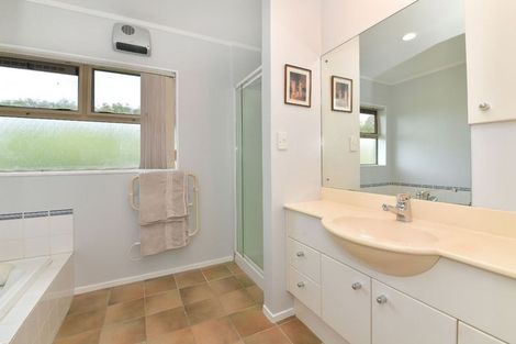 Photo of property in 74 Tarrant Road, Helensville, 0875