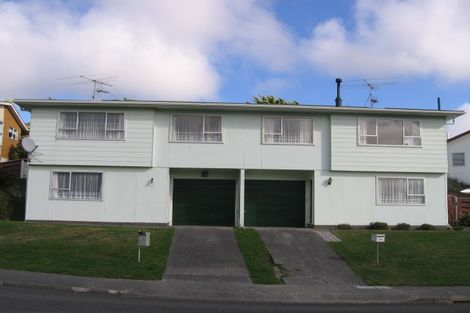 Photo of property in 32a Colchester Crescent, Newlands, Wellington, 6037