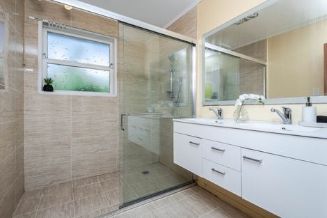 Photo of property in 29 Oakleigh Street, Maungaraki, Lower Hutt, 5010