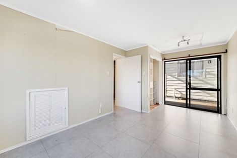 Photo of property in 2/25 Ballater Place, Highland Park, Auckland, 2010