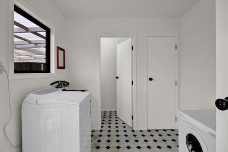 Photo of property in 33 Oberon Street, Stratford, 4332