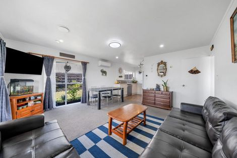 Photo of property in 2/56 Archibald Road, Kelston, Auckland, 0602