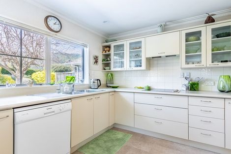 Photo of property in 3 Papawai Grove, Waikanae, 5036