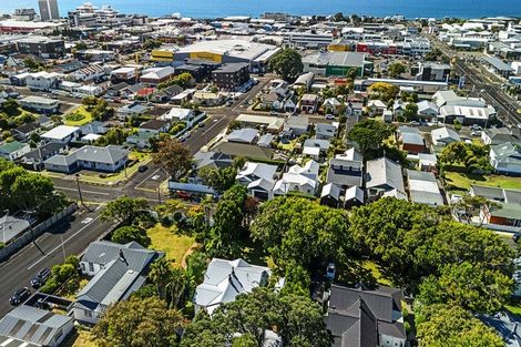 Photo of property in 90 Pendarves Street, New Plymouth, 4310