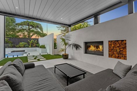 Photo of property in 17a Roland Road, Greenhithe, Auckland, 0632