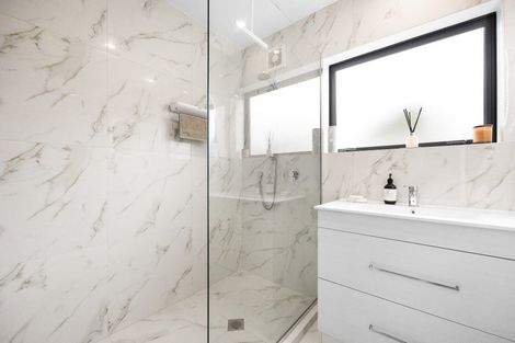 Photo of property in 2/58 Hillcrest Avenue, Hillcrest, Auckland, 0627