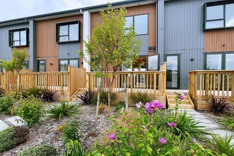 Photo of property in 3 Heketara Way, Massey, 0614