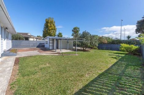 Photo of property in 27 Staverton Crescent, Mangere, Auckland, 2022
