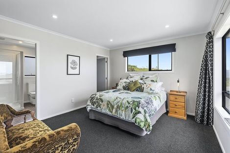 Photo of property in 12 Grumman Lane, Newlands, Wellington, 6037