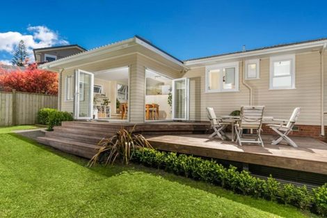 Photo of property in 52 Normanton Street, Glenfield, Auckland, 0629