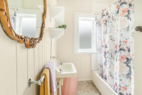 Photo of property in 16 Coates Street, Hamilton East, Hamilton, 3216