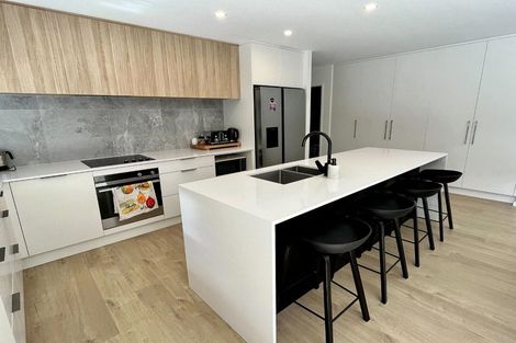 Photo of property in 7 Maraeariki Avenue, Orewa, 0931