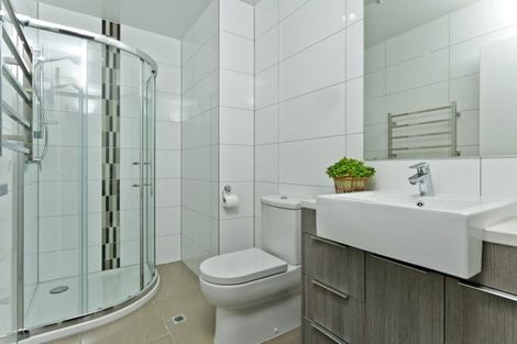 Photo of property in Apollo Apartments, 201/46 Rosedale Road, Rosedale, Auckland, 0632