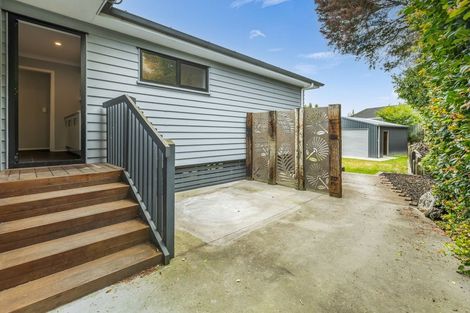 Photo of property in 2/16 Hillcrest Avenue, Hillcrest, Auckland, 0627