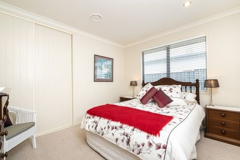 Photo of property in 8 Devine Close, Havelock North, 4130