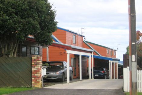 Photo of property in 3/106 Waimumu Road, Massey, Auckland, 0614