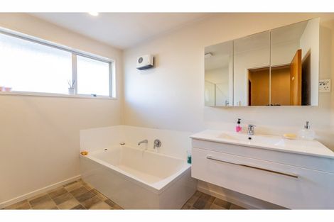 Photo of property in 19 Broadfell Avenue, Avonhead, Christchurch, 8042