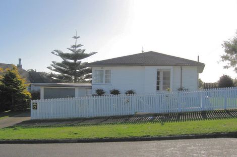 Photo of property in 21 Spur Grove, Titahi Bay, Porirua, 5022