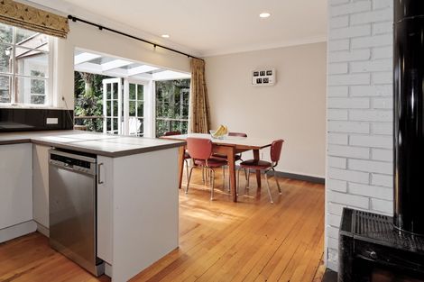 Photo of property in 199 Scenic Drive, Titirangi, Auckland, 0604