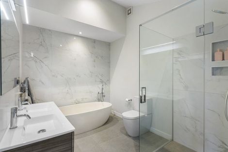 Photo of property in 12 Hyde Road, Rothesay Bay, Auckland, 0630