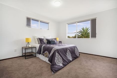 Photo of property in 56 Donovan Avenue, Massey, Auckland, 0614